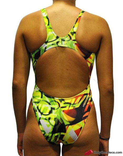 ds-21-woman-swimsuit-wide-strap_1.jpg
