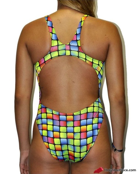 ds-gresite-woman-swimsuit-wide-strap_1.jpg